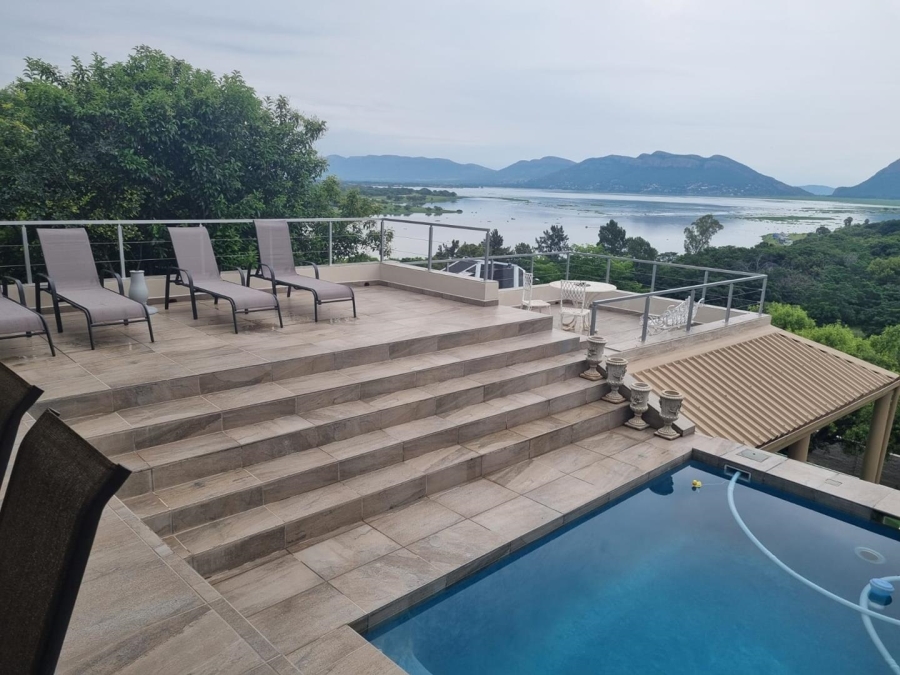 5 Bedroom Property for Sale in Meerhof North West